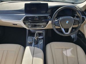 BMW 5 Series 530e SE Saloon - Image 4