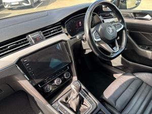 Volkswagen Passat R-line 2.0tdi 150HP Manual - Image 3