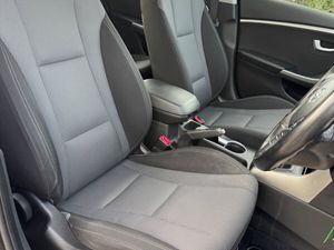 Hyundai i30 2015 deluxe 1.6 crdi - Image 4