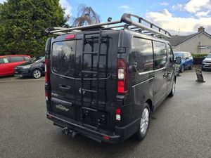 Nissan NV300 Tekna 2.9t Euro 6 - Image 4