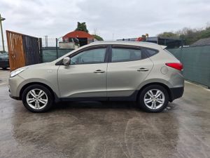*2010 Hyundai ix35  4x4  2.0 Diesel - Image 4