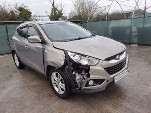 *2010 Hyundai ix35  4x4  2.0 Diesel - Image 2