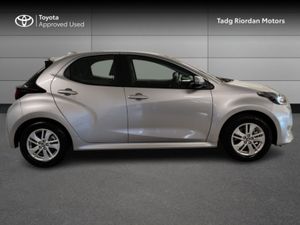 Toyota Yaris HYBRID LUNA - Image 3