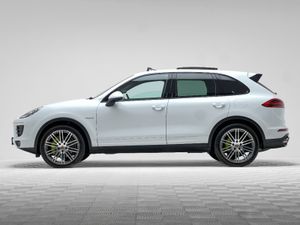 Porsche Cayenne S 3.0 V6 E-HYBRID 416HP PAN ROOF - Image 4