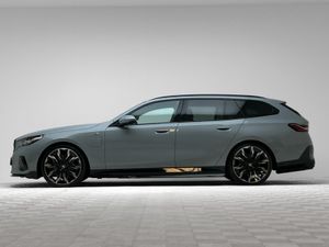 BMW 5-Series 530E TOURING M SPORT - Image 4