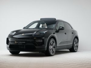 Porsche Macan 4 *HUGE SPEC* - Image 3