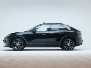 Porsche Macan 4 *HUGE SPEC* - Image 4