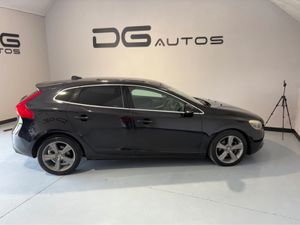 Volvo V40 Auto low kms - Image 2