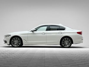 BMW 5-Series 520D SE AUTO - Image 4