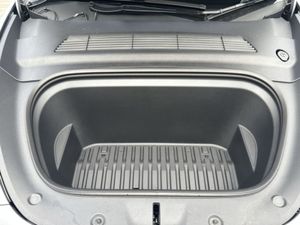 Tesla Model Y Performance All-wheel Drive  3 Mont - Image 3