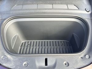 Tesla Model Y Long Range AWD - Image 3