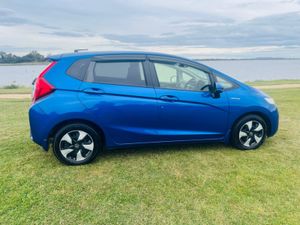 Honda Fit 1.5 HYBRID//FINANCE AVAILABLE//CALL TODA - Image 4