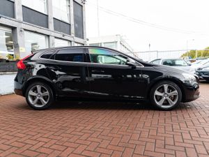 VOLVO V40 2.0D4 SE LUXURY 5DR HATCHBACK AUTOMATIC - Image 2