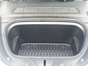 Tesla Model Y Long Range All-wheel Drive - Image 4