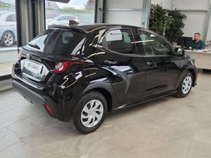201 TOYOTA YARIS 1.0 PETROL  5-DOOR - Image 4
