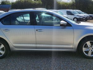 Skoda Octavia 2014 5 door Diesel manual - Image 2