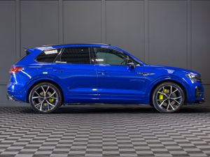 2021 Volkswagen Touareg R 3.0 TSI DSG - Image 2