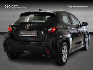 Toyota Yaris HYBRID LUNA - Image 2