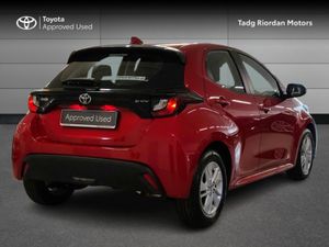 Toyota Yaris HYBRID LUNA - Image 2