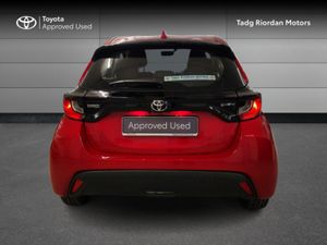 Toyota Yaris HYBRID LUNA - Image 4