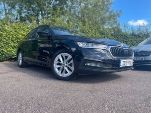 22 OCTAVIA AMB 2.0 TDi AUTO | 1 OWNER | TINY KMS - Image 4