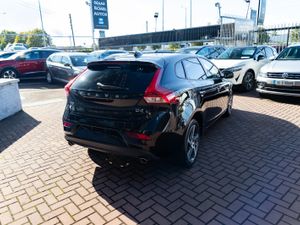 VOLVO V40 2.0D4 SE LUXURY 5DR HATCHBACK AUTOMATIC - Image 3
