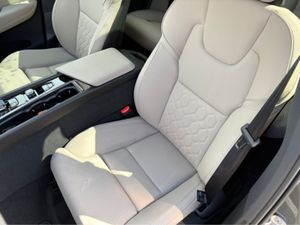 Volvo XC60 T6 PHEV PLUS BRIGHT AWD - Image 4
