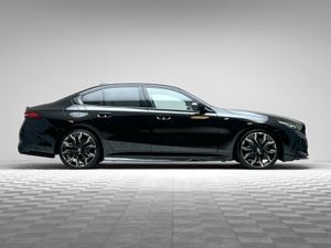 BMW 5-Series 530E M SPORT - Image 4
