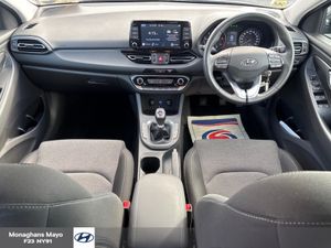 Hyundai i30 DELUXE 5DR DIESEL - Image 2