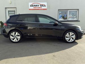 Volkswagen Golf STYLE 2.0 TDI 115HP 5DR - Image 3
