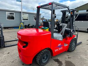 NEW HCHI 4 TON  FORKLIFT with fork positioner - Image 4