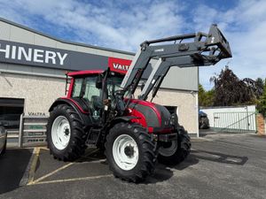 2010 Valtra N101 Tractor c/w Q45 Loader - Image 2