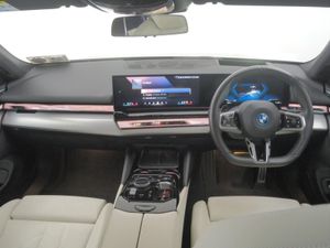 BMW i5 Edrive40 M Sport Saloon - Image 4