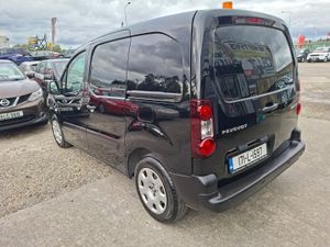 🦏 Peugeot Partner 2017.3 seater.etremely clean 🦏 - Image 2