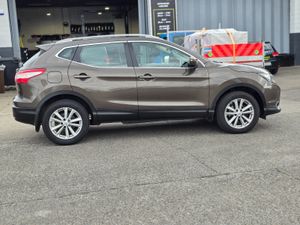 Qashqai 1.5  Panoramic roof - Image 2