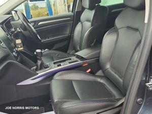 Renault Megane SIGNATURE TCE 140 Full Leather - Image 2