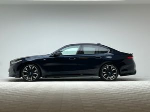 BMW 5-Series 530E M SPORT *PAN ROOF* - Image 4