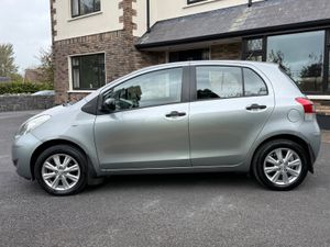 Excellent condition 11 Toyota Yaris! - Image 4