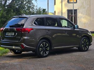 2016 Mitsubishi Outlander 2.0 Hybrid Auto 4WD - Image 4
