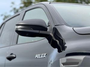 Toyota Hilux DIESEL RARE INVINCIBLE X 4WD - Image 4