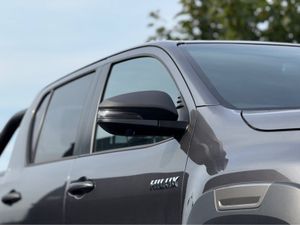 Toyota Hilux DIESEL RARE INVINCIBLE X 4WD - Image 4