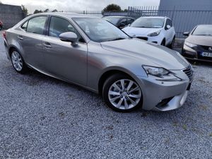 2016 Lexus is300h executive - Image 2