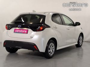 Toyota Yaris 1.5 Hybrid Auto Low Mileage - Image 3