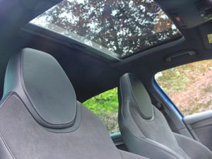 Superb Sportline * Sunroof * 1 owner from new - Image 3