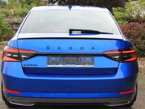 Superb Sportline * Sunroof * 1 owner from new - Image 4