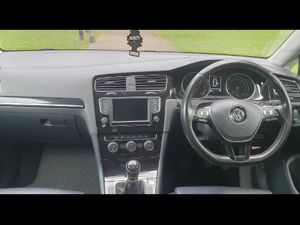 2016 Volkswagen Golf 1.6 tdi highline Beautiful ca - Image 2