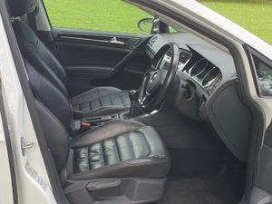 2016 Volkswagen Golf 1.6 tdi highline Beautiful ca - Image 4