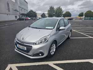 Peugeot 2008 1.2 PETROL, ALLURE MODEL, PAN ROOF, L - Image 4