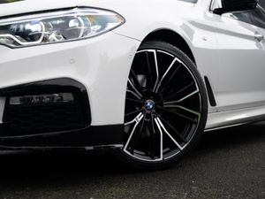 2017 BMW 5 SERIES M SPORT AUTO SUNROOF - Image 2
