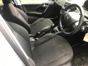 Peugeot 208 ACCESS 1.0 4DR - Image 2